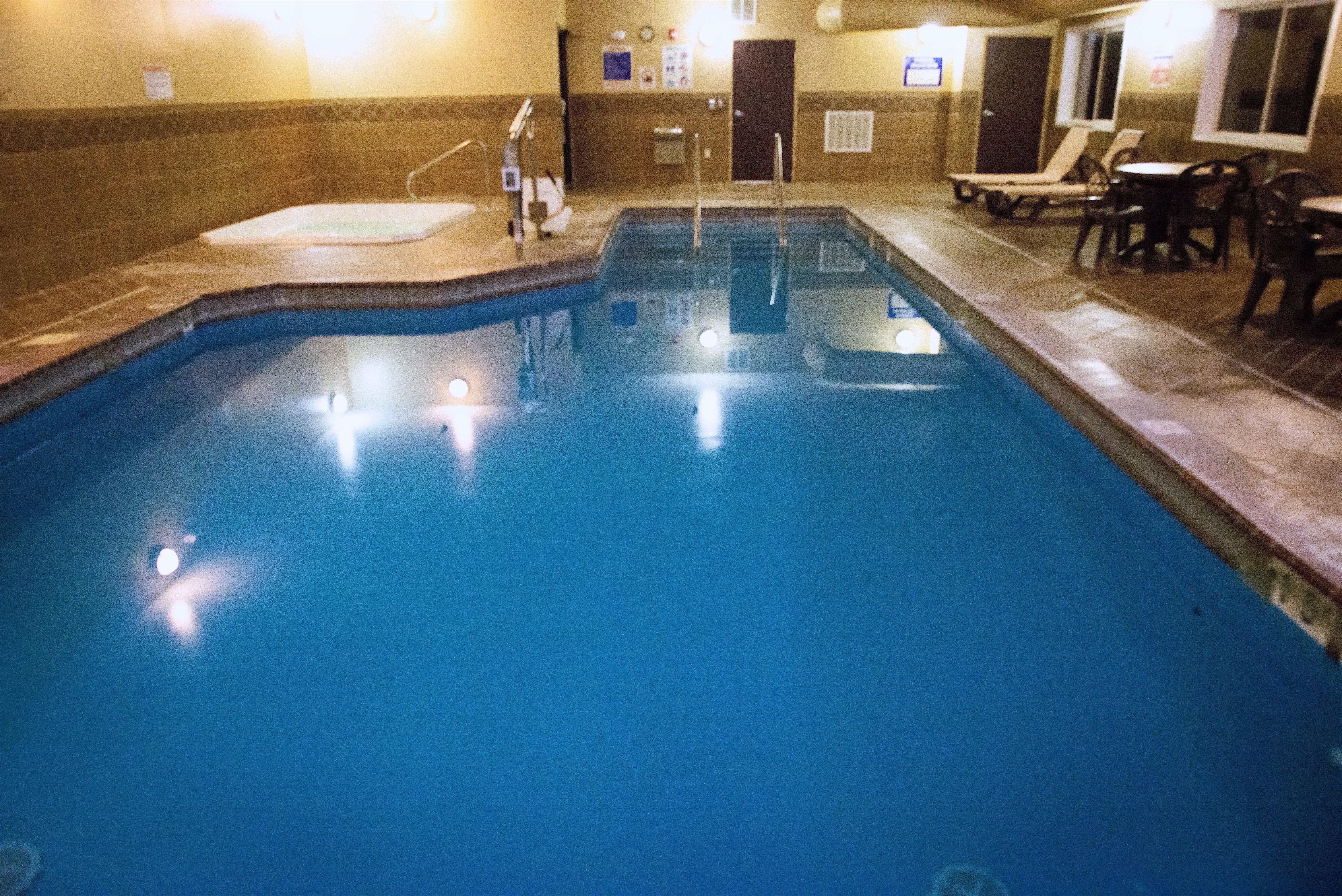 Holiday Inn Express Devils Lake By Ihg Экстерьер фото