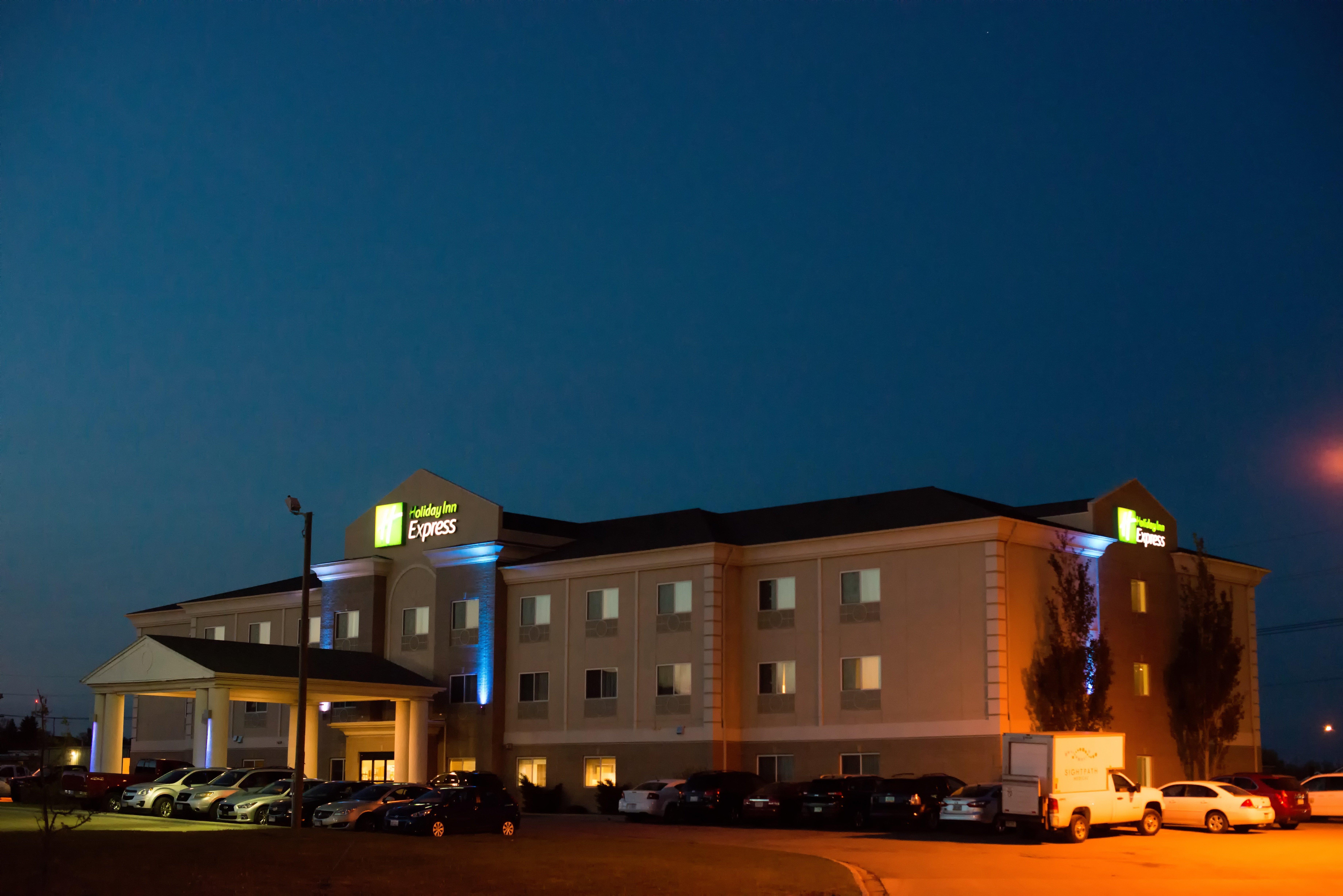 Holiday Inn Express Devils Lake By Ihg Экстерьер фото