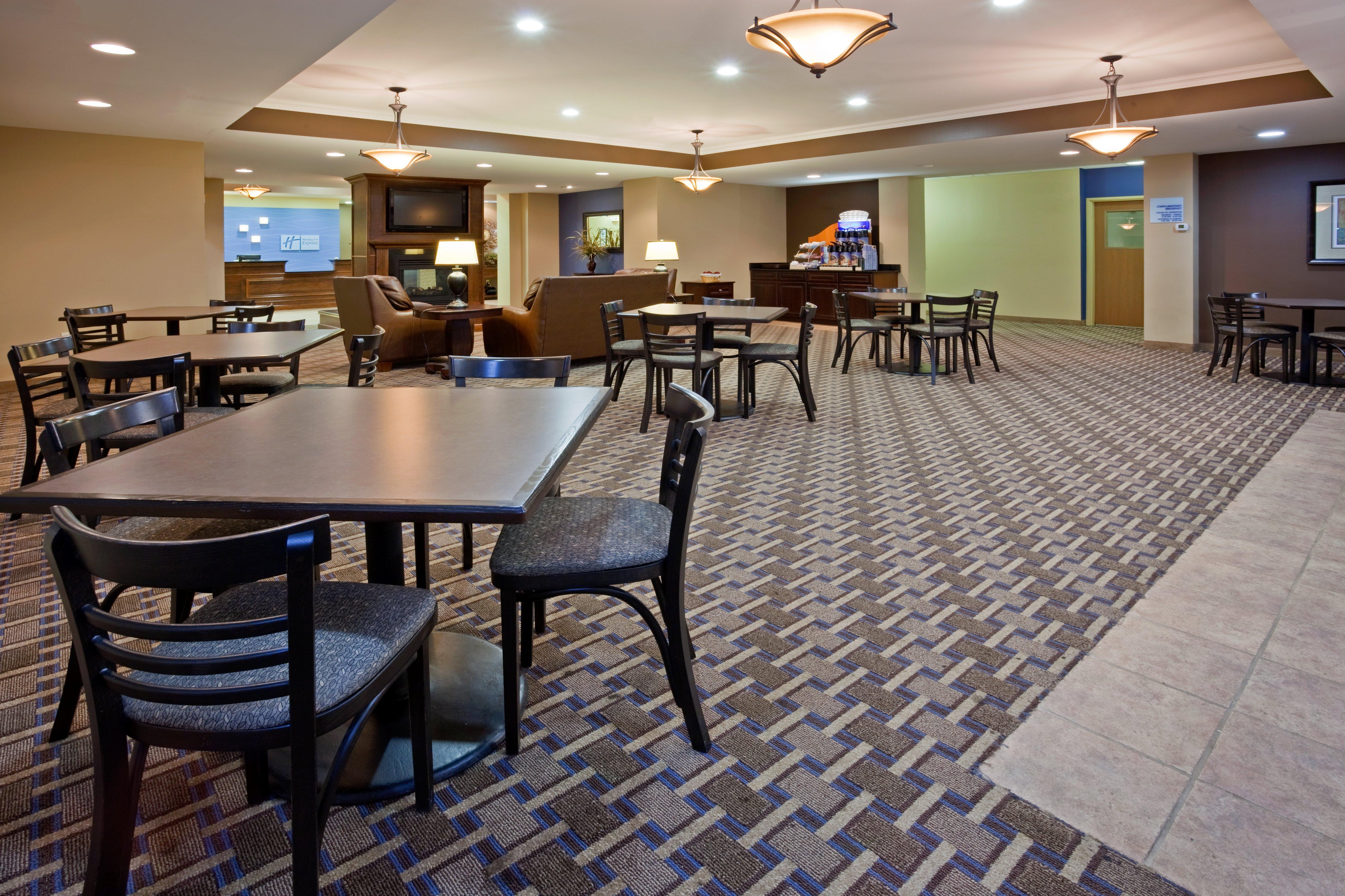 Holiday Inn Express Devils Lake By Ihg Экстерьер фото