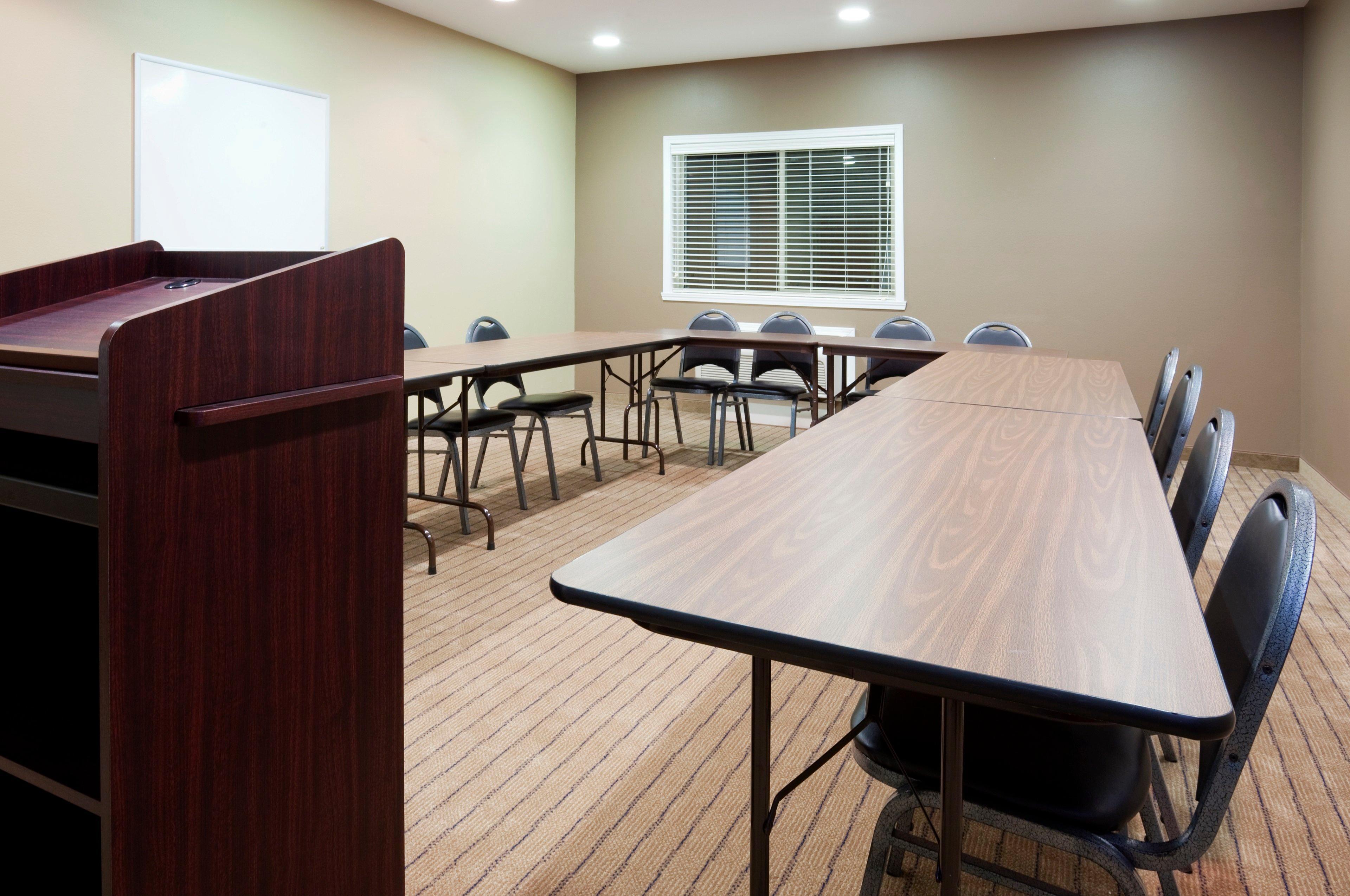 Holiday Inn Express Devils Lake By Ihg Экстерьер фото