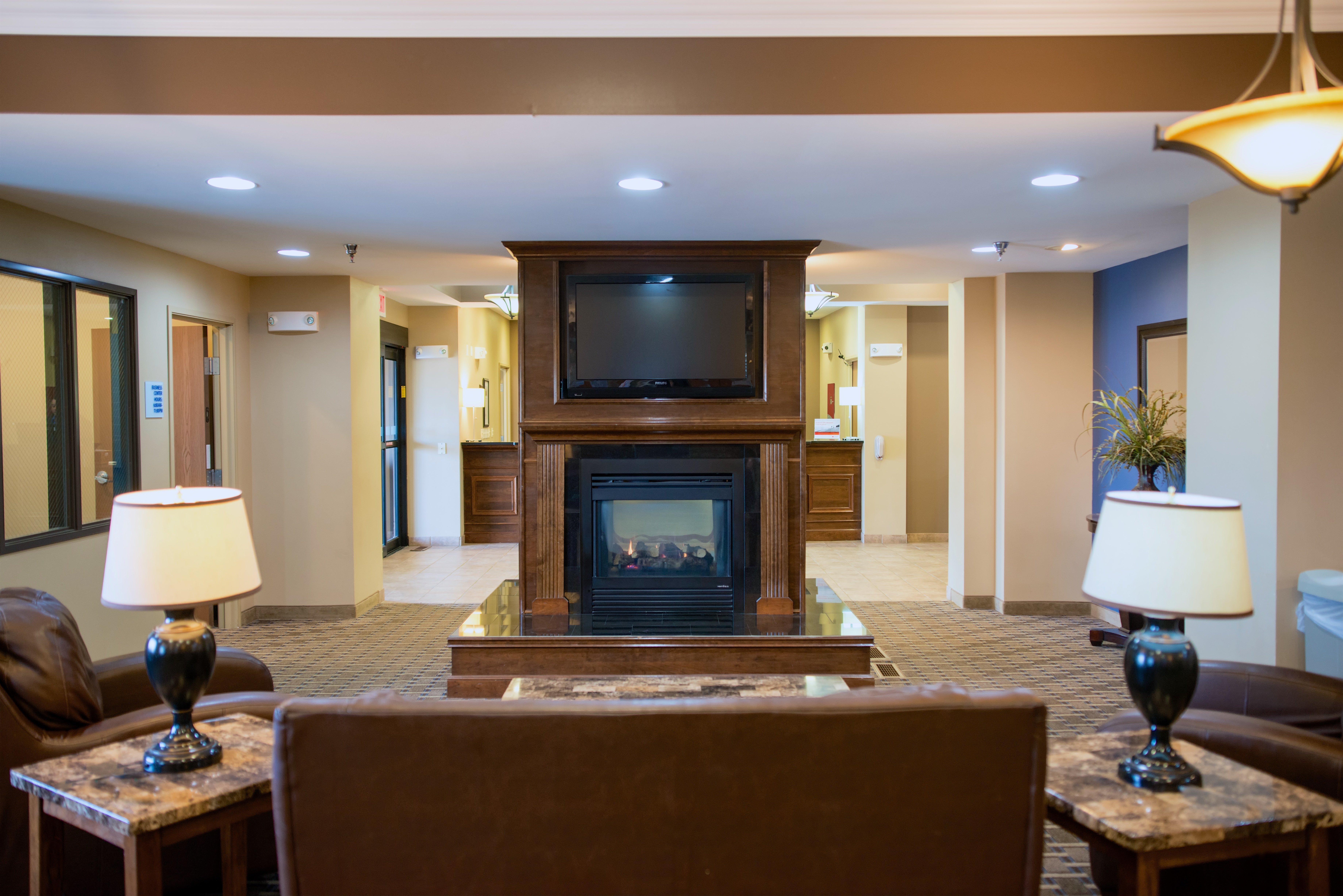 Holiday Inn Express Devils Lake By Ihg Экстерьер фото