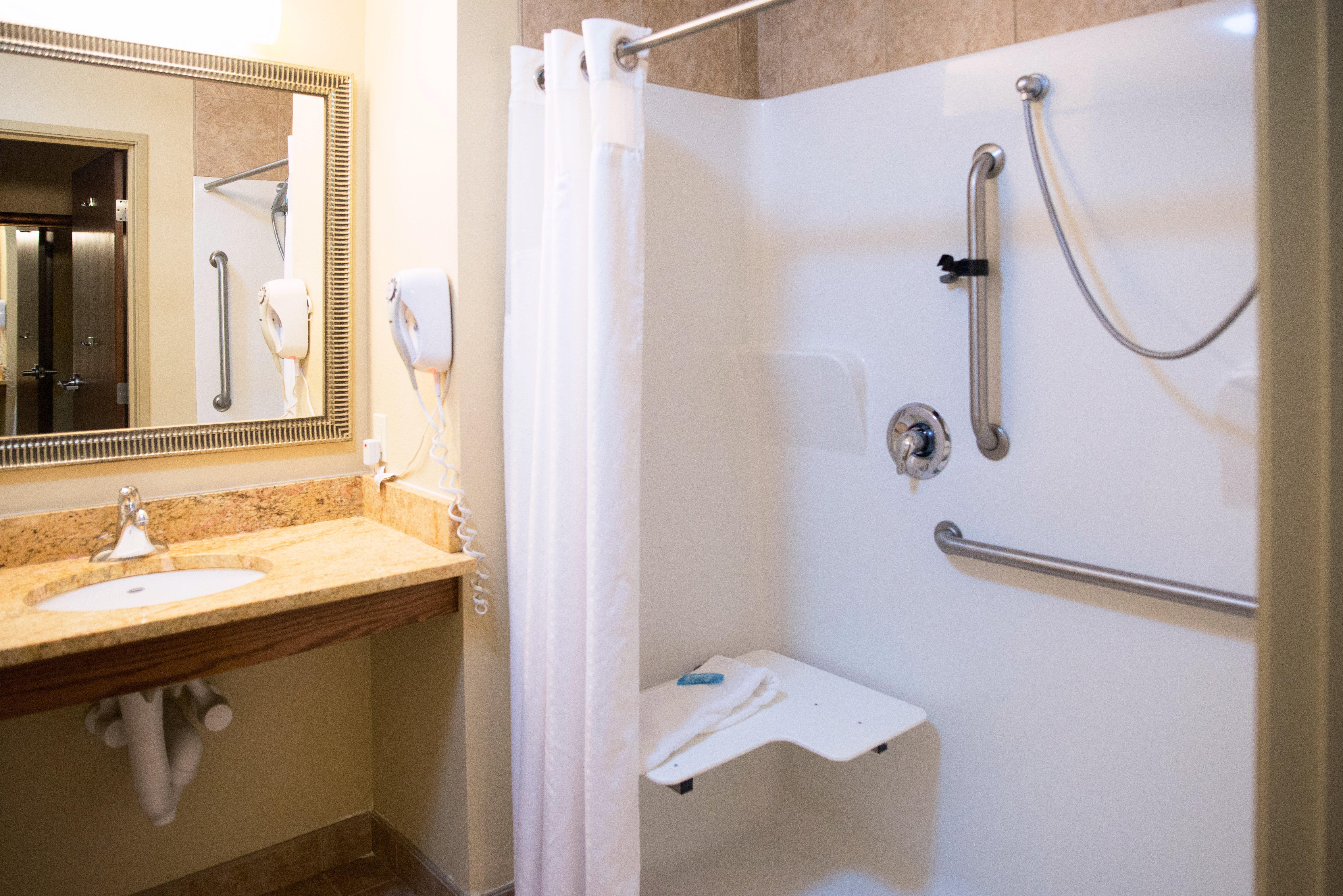 Holiday Inn Express Devils Lake By Ihg Экстерьер фото