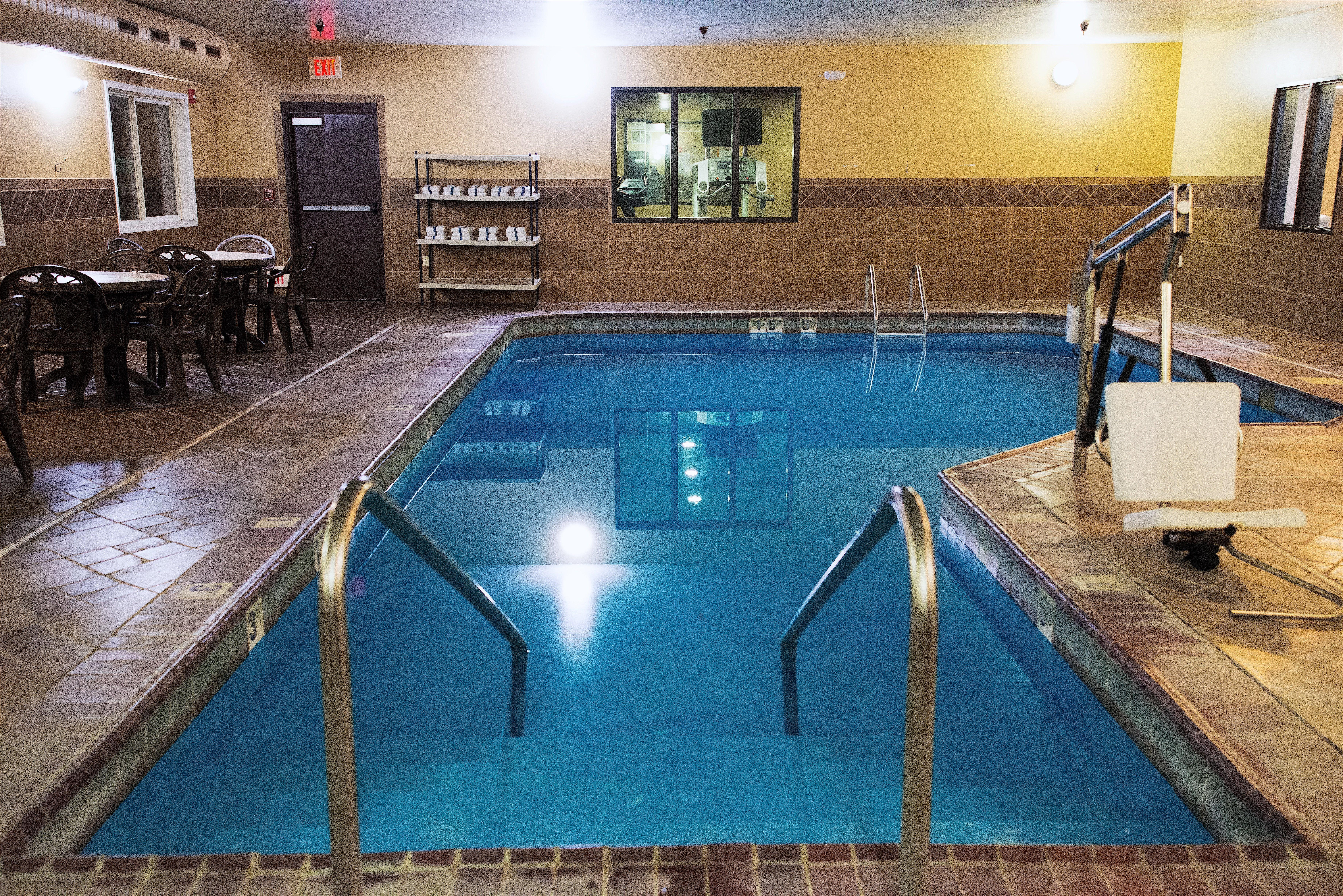 Holiday Inn Express Devils Lake By Ihg Экстерьер фото