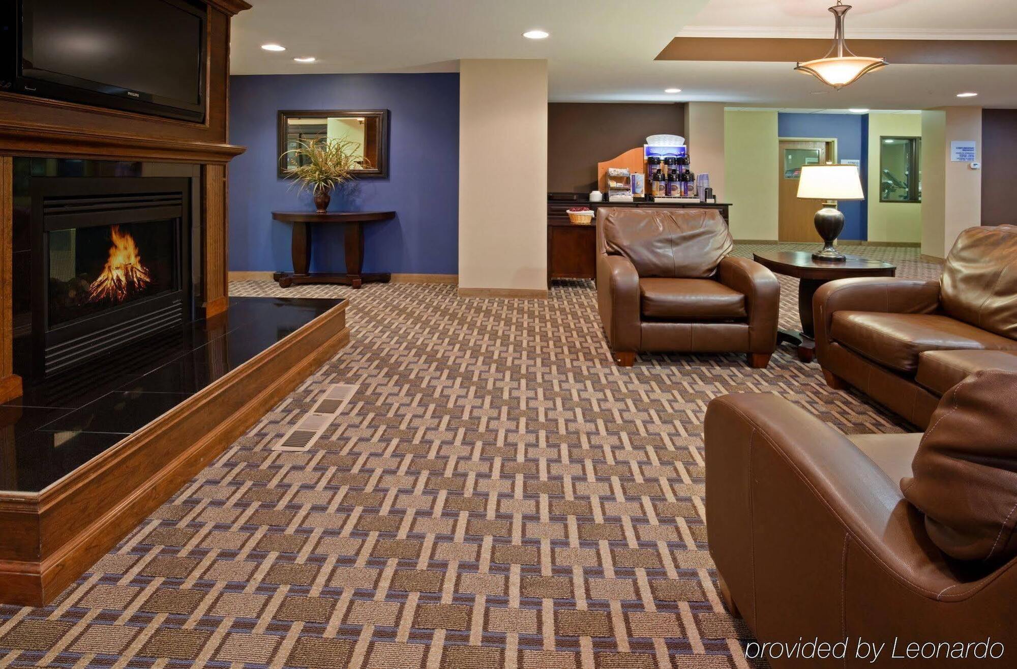 Holiday Inn Express Devils Lake By Ihg Экстерьер фото